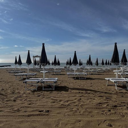 Apartment Luma With Pool Lido di Jesolo Buitenkant foto