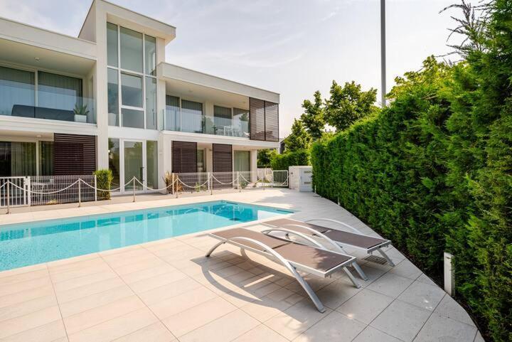 Apartment Luma With Pool Lido di Jesolo Buitenkant foto